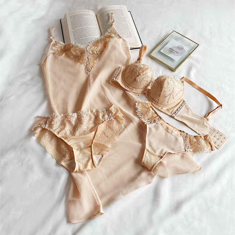 Belle Push-Up Plunge Bra